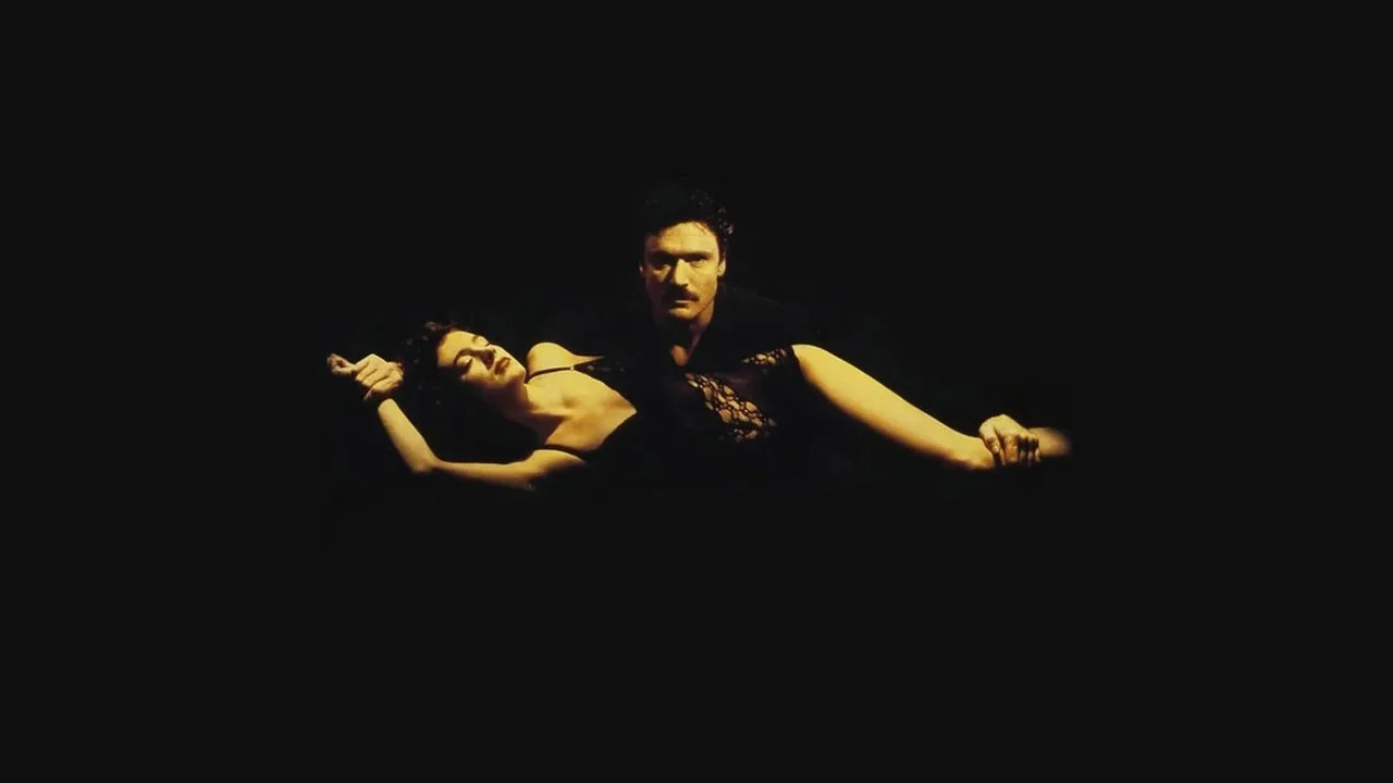 فيلم Love Crimes 1992 مترجم اون لاين